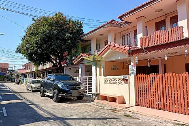 หมู่บ้านวรารักษ์ โรจนะ วังน้อย ขายด่วน ทาวน์เฮ้าส์ 2 ชั้น เนื้อที่ 29.30 ตร.ว ทำเลดี ต่อเติมครบ พร้อมอยู่