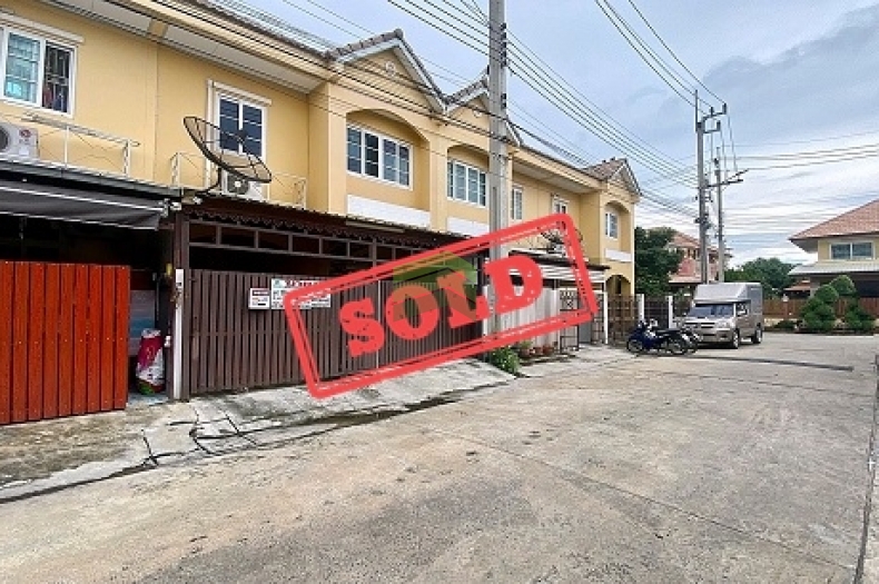 หมู่บ้านบัวทองธานี 14 ขายด่วน ทาวน์เฮ้าส์ 2 ชั้น เนื้อที่ 18 ตร.ว ทำเลดี ต่อเติมครบ พร้อมอยู่