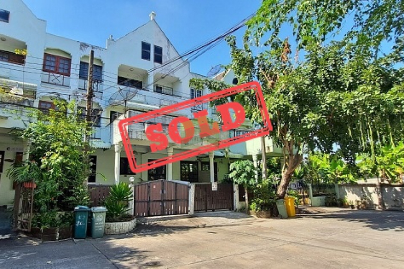 หมู่บ้านลลิลกรีนวิลล์ ศรีด่าน 22 ศรีนครินทร์ ขายด่วน ทาวน์โฮม 3 ชั้น เนื้อที่ 25 ตร.ว ทำเลดี 