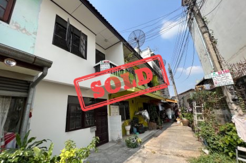 ขายด่วน ทาวน์เฮ้าส์ 2 ชั้น ทำเลดี เนื้อที่ 11.40 ตร.ว เพียง 850,000 บาท ซอยช่างอากาศอุทิศ แยกศิริสุข ประชาอุทิศ ดอนเมือง กรุงเทพฯ 