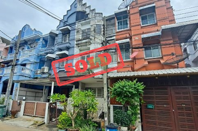 หมู่บ้านลัลลี่วิลล์ ศรีด่าน 22 ขายด่วน ทาวน์โฮม 3 ชั้น เนื้อที่ 21 ตร.ว ทำเลดี ราคาไม่แพง