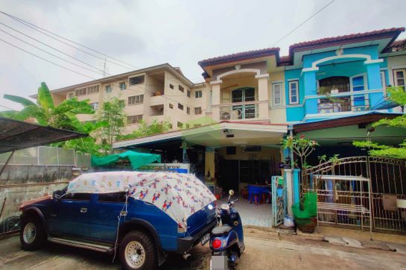 หมู่บ้านรามอินทรา 71 โครงการ 1 ซอยคู้บอน 27 แยก 35 ขายด่วน ทาวน์เฮ้าส์ 2 ชั้น เนื้อที่ 28.70 ตร.ว แปลงริม ต่อเติมแล้ว ราคาต่อรองได้