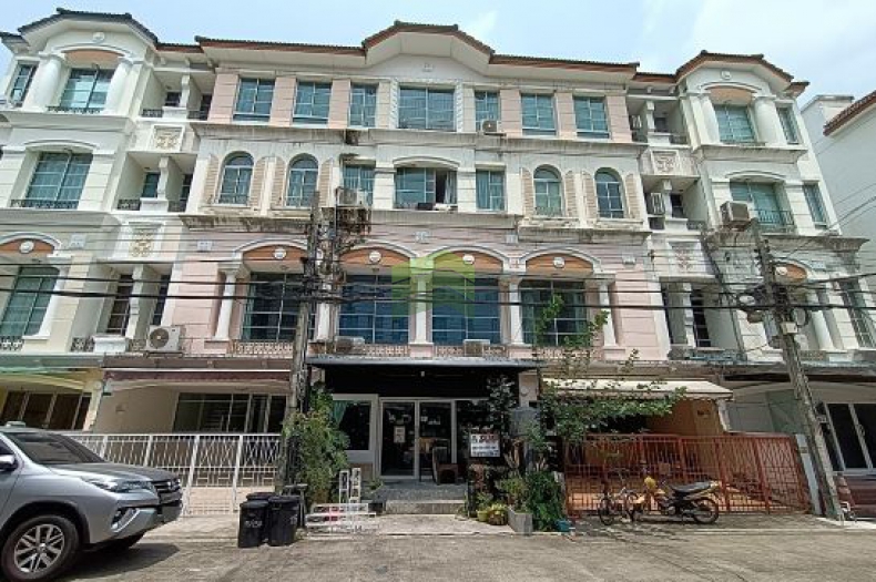 บ้านกลางเมือง พระราม 9 ลาดพร้าว (Baan Kang Muang Rama 9-Ladprao) ขายด่วน ทาวน์โฮม 4 ชั้น เนื้อที่ 24.50 ตร.ว ทำเลดี พร้อมอยู่