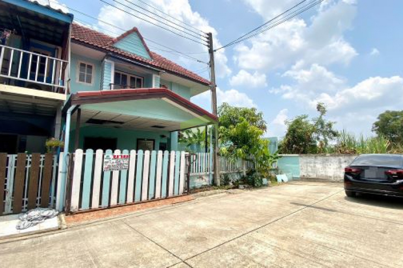 หมู่บ้านติวานนท์วิลเลจ (วรางค์ศิริ) ซอยร่วมสุข 4 ขายด่วน ทาวน์เฮ้าส์ 2 ชั้น เนื้อที่ 30.30 ตร.ว. เลียบคลองประปา บ้านใหม่ เมืองปทุมธานี แปลงริม ทำเลดี