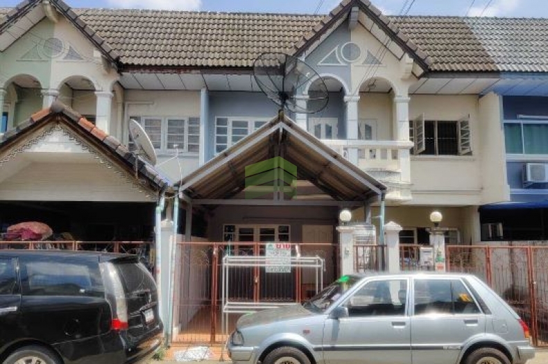 หมู่บ้านเสนาวิลล่า 8 พระยาสุเรนทร์ 42 ขายด่วน ทาวน์เฮ้าส์ 2 ชั้น เนื้อที่ 19 ตร.ว รีโนเวทใหม่ ราคาไม่แพง ต่อรองได้