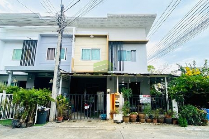 หมู่บ้านเดอะ โมดิช บางบัวทอง The Modish Bangbuathong ขายด่วน ทาวน์โฮม 2 ชั้น เนื้อที่ 23.60 ตร.ว แปลงมุม ทำเลดี ต่อเติมครบ พร้อมอยู่