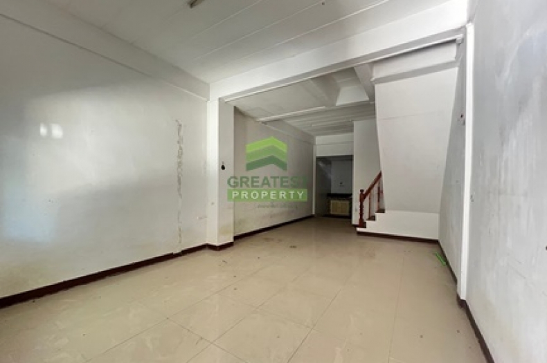 หมู่บ้านสวนทองวิลล่า8