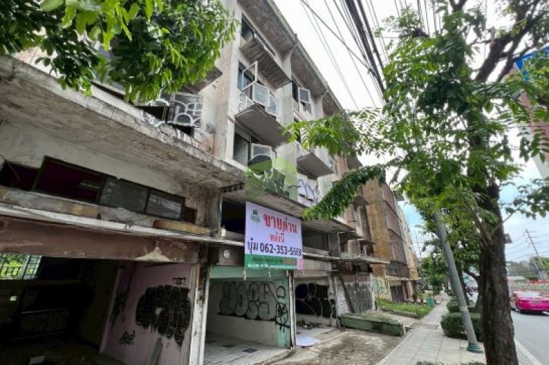 ขายที่ดิน พร้อม อาคารพาณิชย์ 4 ชั้น ทำเลทอง ริมถนนสุขสวัสดิ์ ใกล้แยกดาวคะนอง เนื้อที่ 42 ตร.ว เพียง 9 ล้านบาท