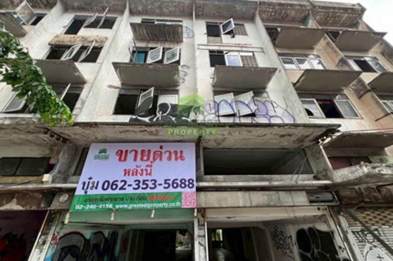 ภาพด้านหน้าอาคารพาณิชย์ 4 ชั้น 2 คูหา บนทำเลริมถนนสุขสวัสดิ์