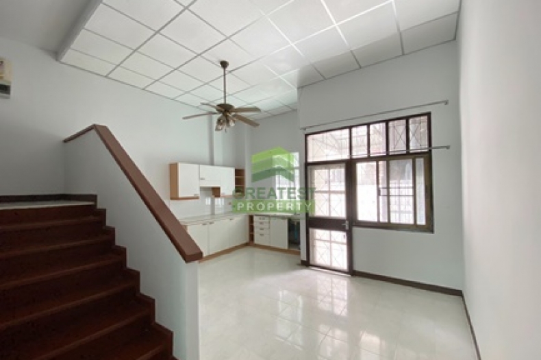 ทาวน์โฮม กระทุ่มล้ม18