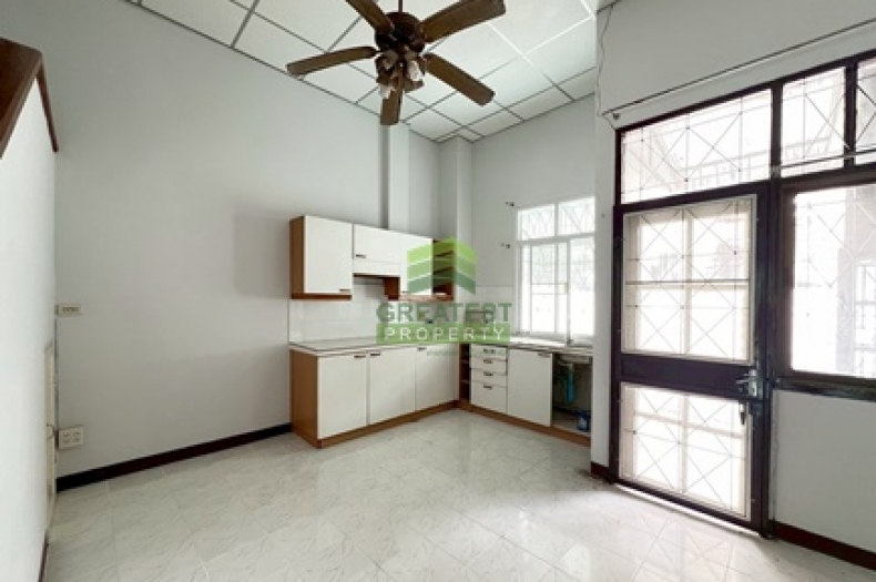 ทาวน์โฮม กระทุ่มล้ม18