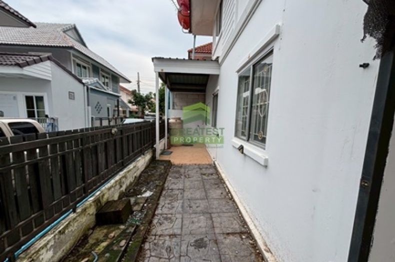 หมู่บ้านพฤกษา 33