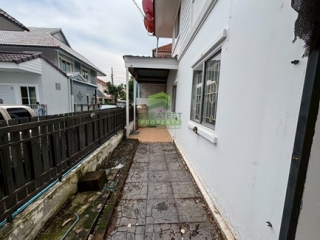 หมู่บ้านพฤกษา 33