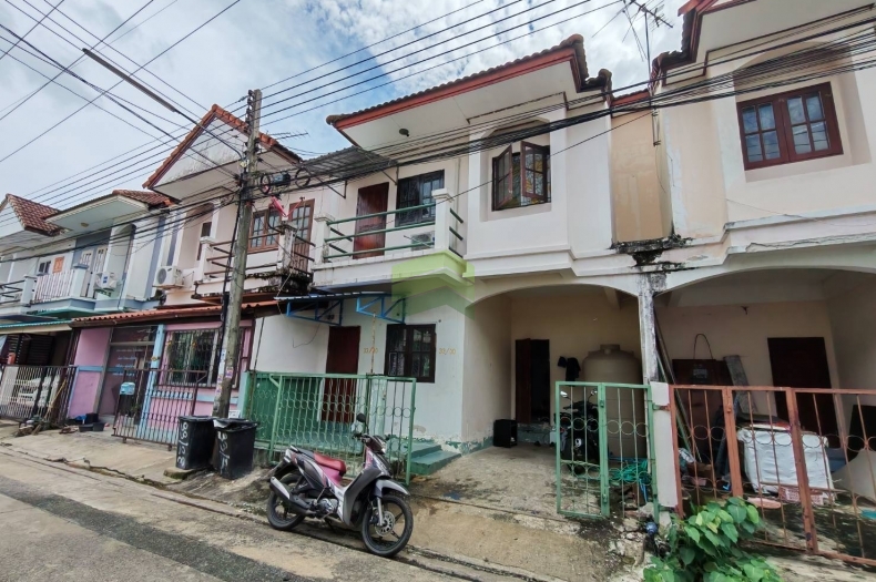 ขายทาวน์เฮ้าส์ 2 ชั้น หมู่บ้านพรรณิภา 2 คลอง4 เนื้อที่ 17.30 ตร.ว คลองหลวง ปทุมธานี ทำเลดี