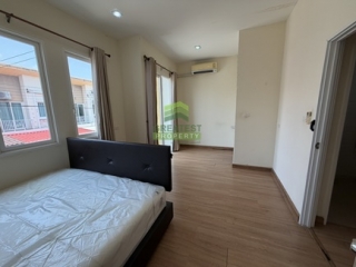 หมู่บ้าน โกลเด้นทาวน์ พระราม 2 