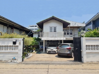 ขายบ้านเดี่ยว พร้อมห้องเช่า ซอยสุขุมวิท3 