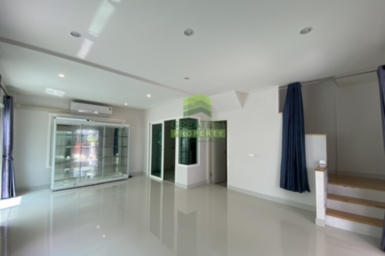 ห้องนั่งเล่น บ้านแฝด หมู่บ้าน ศุภาลัยไพรด์ บางนา-ลาดกระบัง