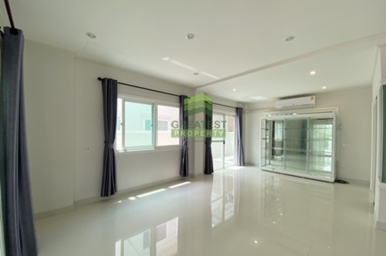 ห้องนั่งเล่น บ้านแฝด หมู่บ้าน ศุภาลัยไพรด์ บางนา-ลาดกระบัง