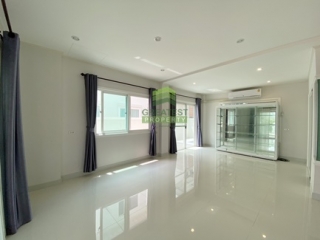 ห้องนั่งเล่น บ้านแฝด หมู่บ้าน ศุภาลัยไพรด์ บางนา-ลาดกระบัง