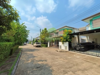 หมู่บ้าน เทรนดี้ธารา ร่มเกล้า