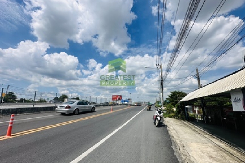 โกดังเลียบมอเตอร์เวย์ ลาดกระบัง 