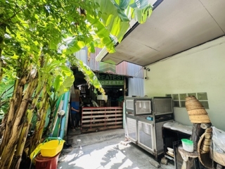 โกดังเลียบมอเตอร์เวย์ ลาดกระบัง 