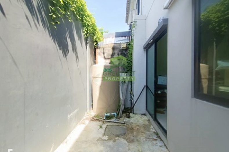 siriplace-navanakorn-backyard.jpg
