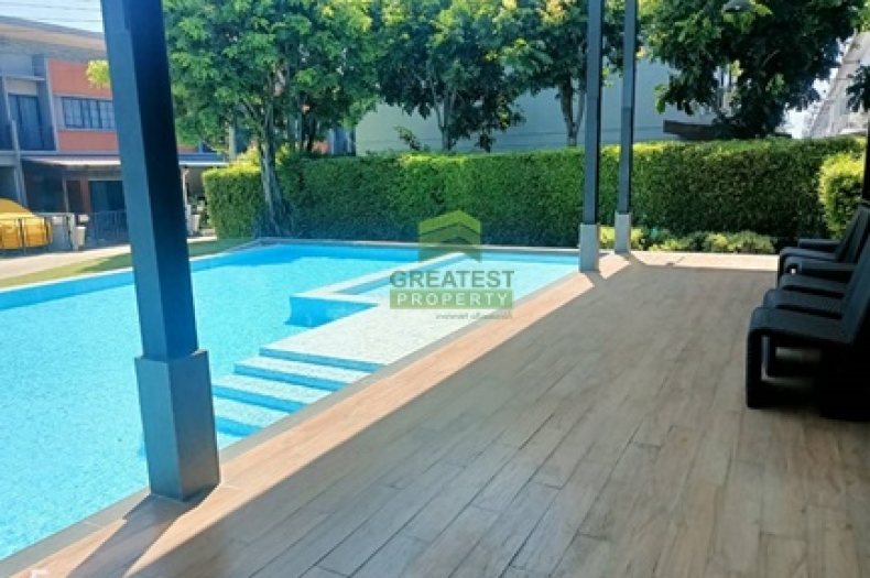 siriplace-navanakorn-swimming-pool.jpg