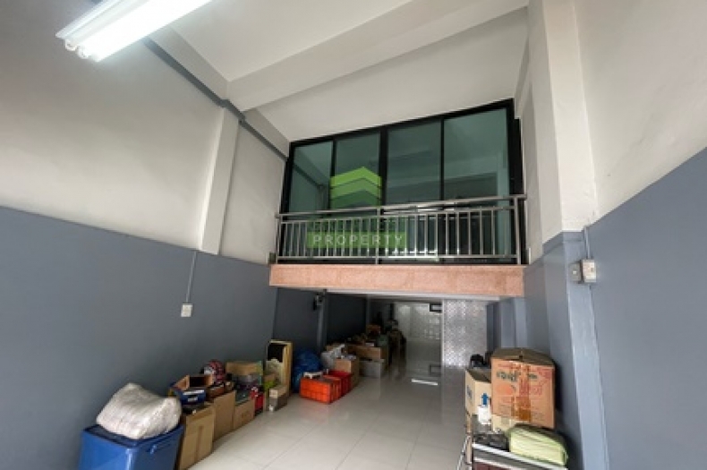 ห้องนั่งเล่นภายในอาคารพาณิชย์ตกแต่งสวย บรรยากาศหรู
