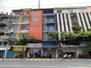 อาคารพาณิชย์ 5.5 ชั้น บนถนนบรรทัดทอง กรุงเทพฯ