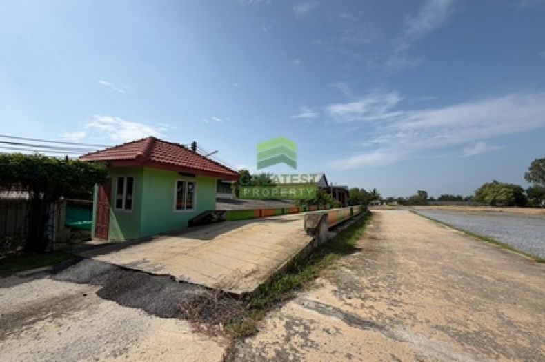 โรงงานปุ๋ยพร้อมกิจการ ตำบลราษฎร์นิยม อำเภอไทรน้อย