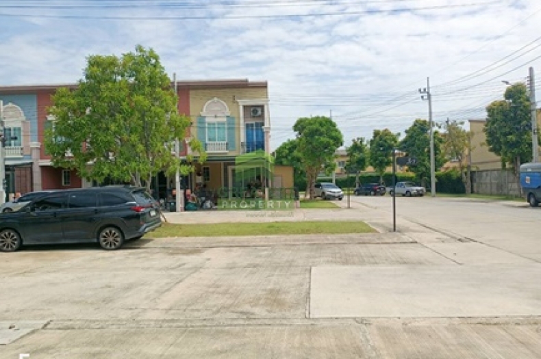 หน้าสวนภายในโครงการโกลเด้นทาวน์ 2 บางแค 