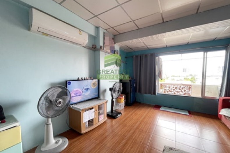 ห้องนั่งเล่น ทีพีคอนโดทาวน์