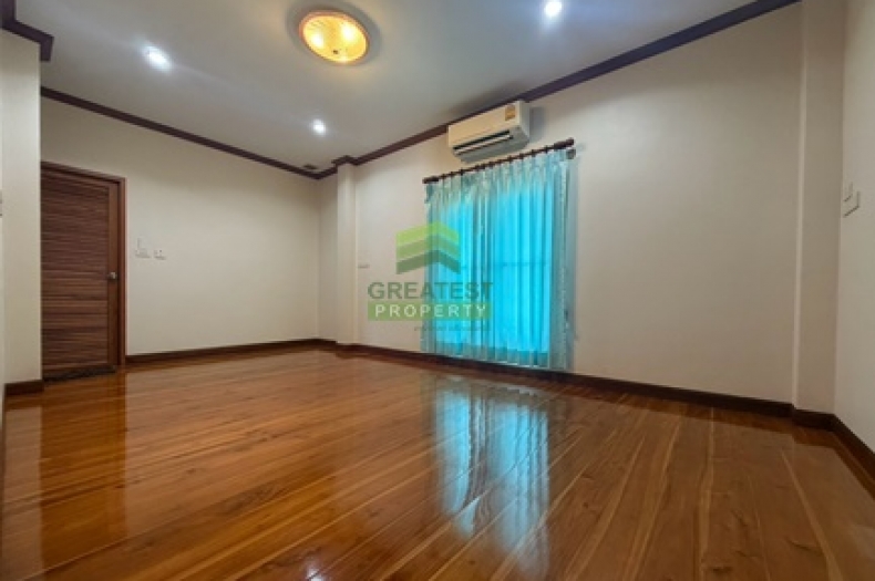 บ้านเดี่ยวหรู 3 ชั้น บนที่ดินขนาดใหญ่ บางบัวทอง