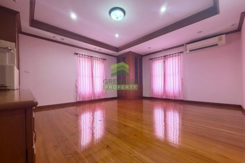 บ้านเดี่ยวหรู 3 ชั้น บนที่ดินขนาดใหญ่ บางบัวทอง
