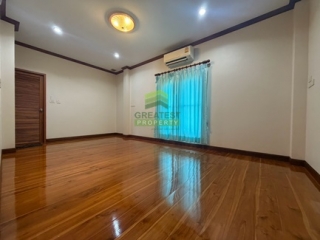 บ้านเดี่ยวหรู 3 ชั้น บนที่ดินขนาดใหญ่ บางบัวทอง
