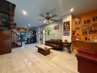 ห้องโถงนั่งเล่น หมู่บ้านริมสวนธนานนท์