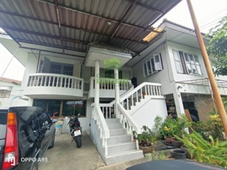 พื้นที่รอบบ้านบนที่ดิน 210 ตารางวา สำหรับจัดสวนและจอดรถ