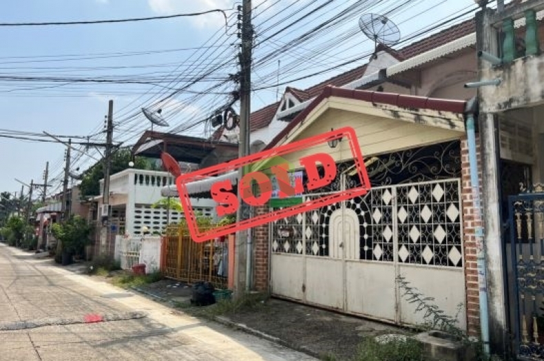 หมู่บ้านจันทิมาธานี 1 กาญจนาภิเษก  ขายด่วน ทาวน์เฮ้าส์ 2 ชั้น เนื้อที่ 22.50 ตร.ว ทำเลดี วัดลาดปลาดุก บางบัวทอง นนทบุรี 