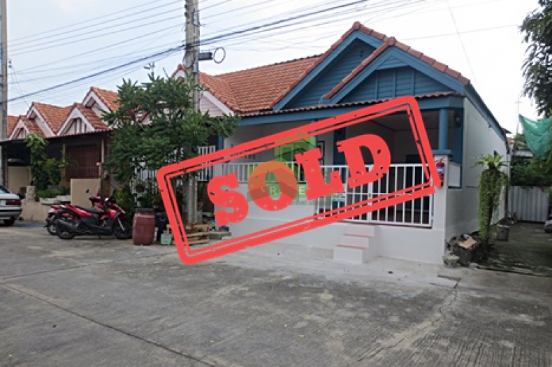 ขาย ด่วน ทาวน์เฮ้าส์ 1 ชั้น หมู่บ้าน พี.เค. การ์เด้นท์ ซ. ประชาอุทิศ 90 แปลงมุม เนื้อที่ 18 ตารางวา ทำเลดี เหมาะพักอาศัย ราคาถูกมาก