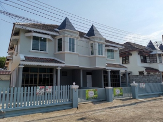 หมู่บ้านคันทรีอินทาวน์ ท่าอิฐ