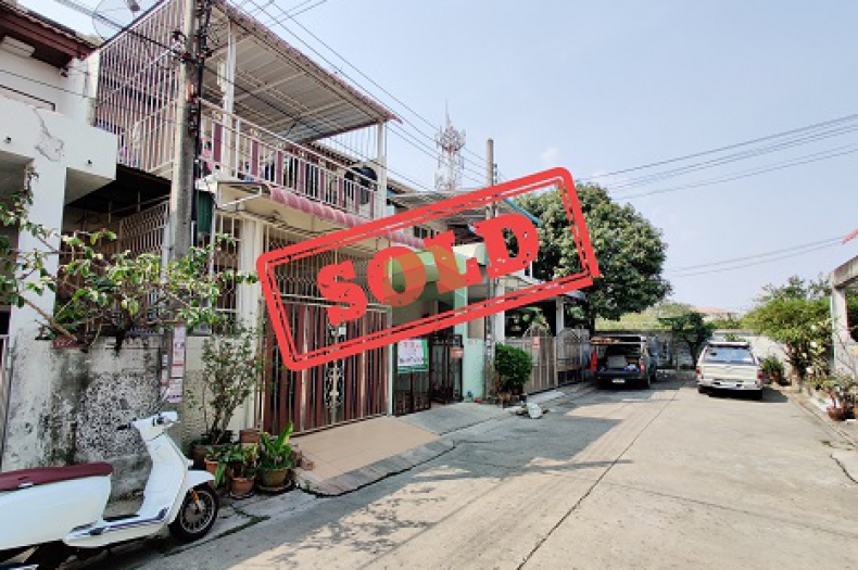 หมู่บ้าน สมใจวิลเลจ ซอย เฉลิมพระเกียรติ 30,28  ขายด่วน ทาวน์เฮ้าส์ 2 ชั้น เนื้อที่ 17 ตร.ว ถนนศรีนครินทร์ ดอกไม้ ประเวศ  ต่อเติมเต็มพื้นที่ ทำเลดี ราคาถูก