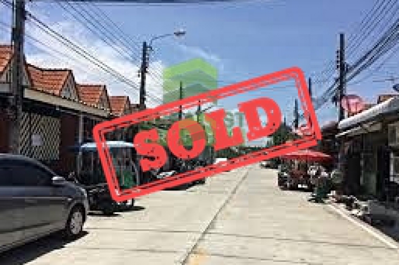 หมู่บ้าน พีเค9 ซอย ประชาสามัคคี สุขสวัสดิ์ 78 ขายถูก ทาวน์เฮ้าส์ 1 ชั้น เนื้อที่ 18.5  ตร.ว ซอยกระทิงแดง ประชาอุทิศ ในคลองบางปลากด พระสมุทรเจดีย์ สมุทรปราการ