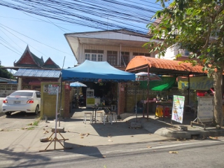 N0600981, ขายด่วน ที่ดินพร้อมสิ่งปลูกสร้าง บ้านครึ่งตึกครึ่งไม้ 2 ชั้น ติดถนนโพธิ์การ้อง เนื้อที่ 63 ตร.ว เหมาะทำธุรกิจ  ใกล้ศูนย์ราชการ ต.ท่าราบ อ.เมือง จ.เพชรบุรี 